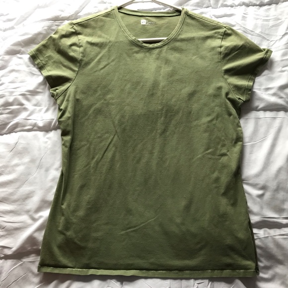 GAP Tops - 🌵Gap Olive Green Basic T-Shirt